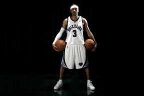 亚博游戏官网-踏破晨光，贴柱远射下的沉默与回响