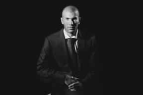 亚博体育官网-体坛魔幻现实，勇士备战葡超、里昂备战西甲、魔术备战足总杯，这波跨界出征到底谁疯了？